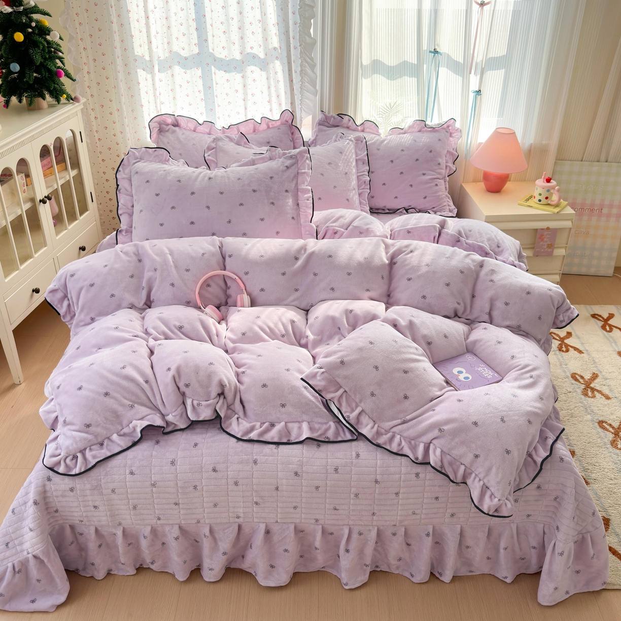 91家纺网 家纺一手货源 找家纺 德比尔斯  2025新款高克重AA版韩版牛奶绒床盖四件套 蝴蝶结-紫