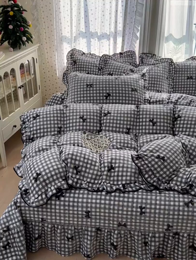 91家纺网 家纺一手货源 找家纺 德比尔斯  2025新款高克重AA版韩版牛奶绒床盖四件套 蝴蝶结-灰