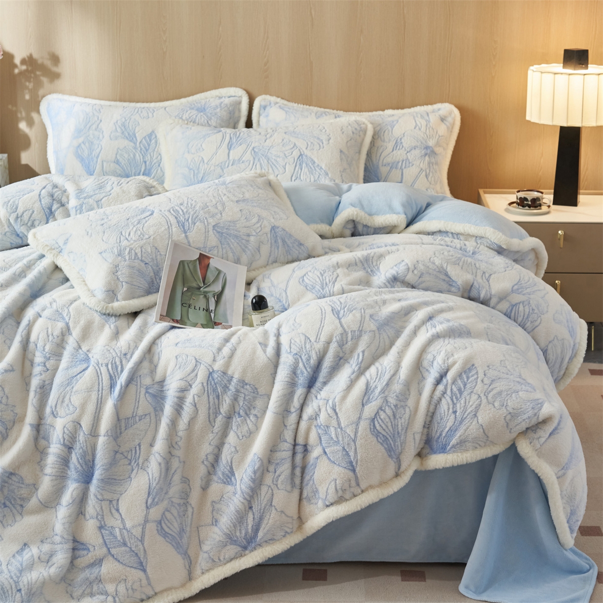 91家纺网 家纺一手货源 找家纺 金鹰 2025新款A类兔毛绒烂花四件套加厚牛奶绒四件套 恋语蓝