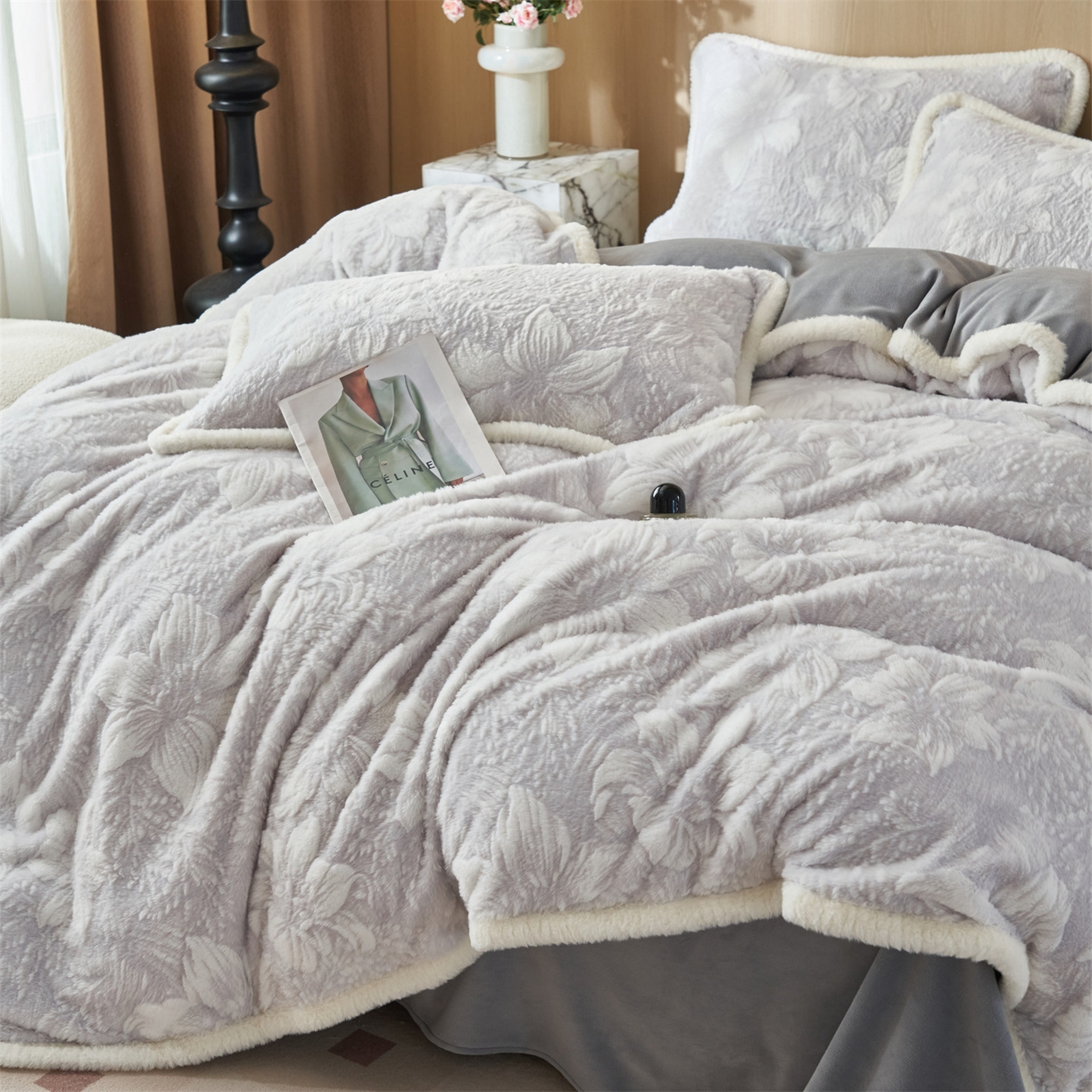 91家纺网 家纺一手货源 找家纺 金鹰 2025新款A类兔毛绒烂花四件套加厚牛奶绒四件套 蔓生