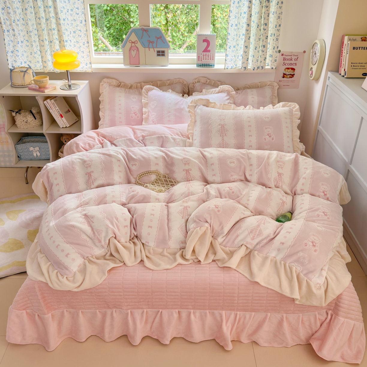 91家纺网 家纺一手货源 找家纺 （总）德比尔斯  2025新款韩版白边黑边赫本风牛奶绒床盖四件套