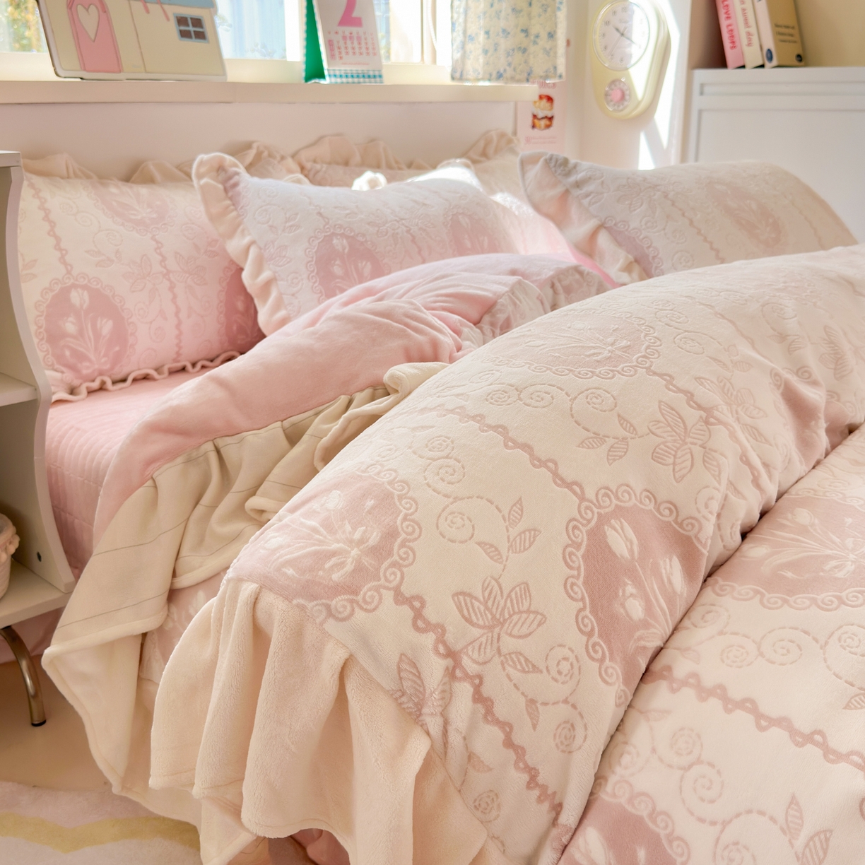 91家纺网 家纺一手货源 找家纺 （总）德比尔斯  2025新款韩版白边黑边赫本风牛奶绒床盖四件套