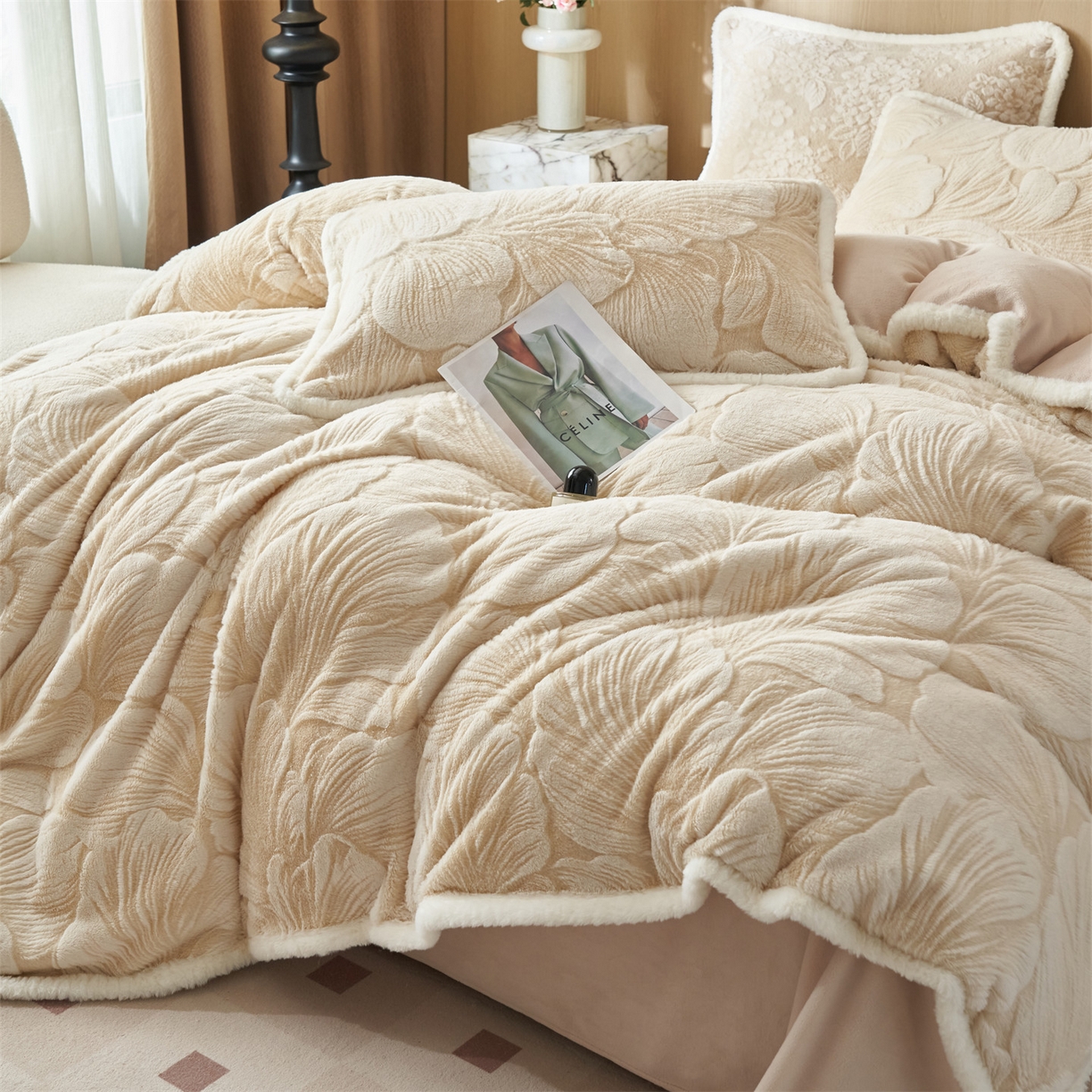 91家纺网 家纺一手货源 找家纺 金鹰 2025新款A类兔毛绒烂花四件套加厚牛奶绒四件套 普罗旺斯