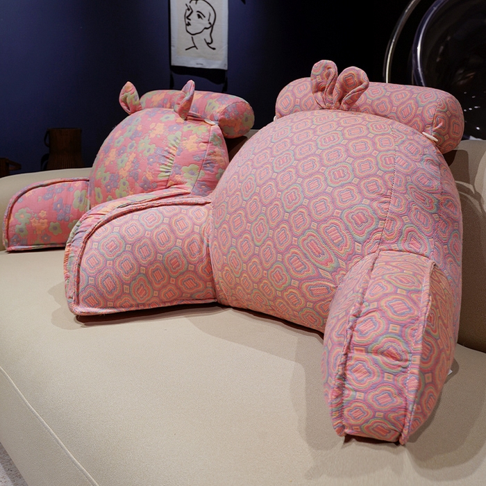 91家纺网 家纺一手货源 找家纺 （总）仟亿莱 2025新款卡通三层纱拥抱式腰靠