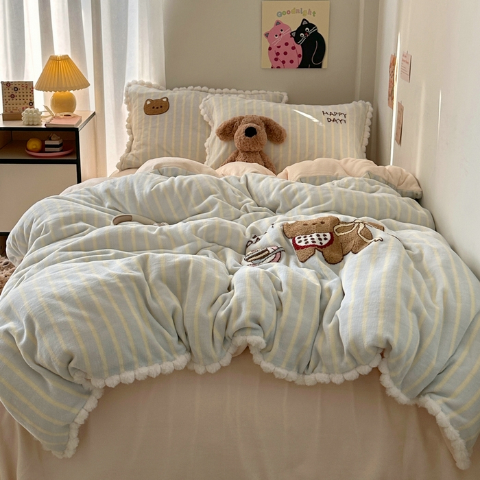 91家纺网 家纺一手货源 找家纺 （总）艾咪-Amy ntmy 2025新款可爱毛巾绣毛球款牛奶绒四件套-蛋糕猫咪