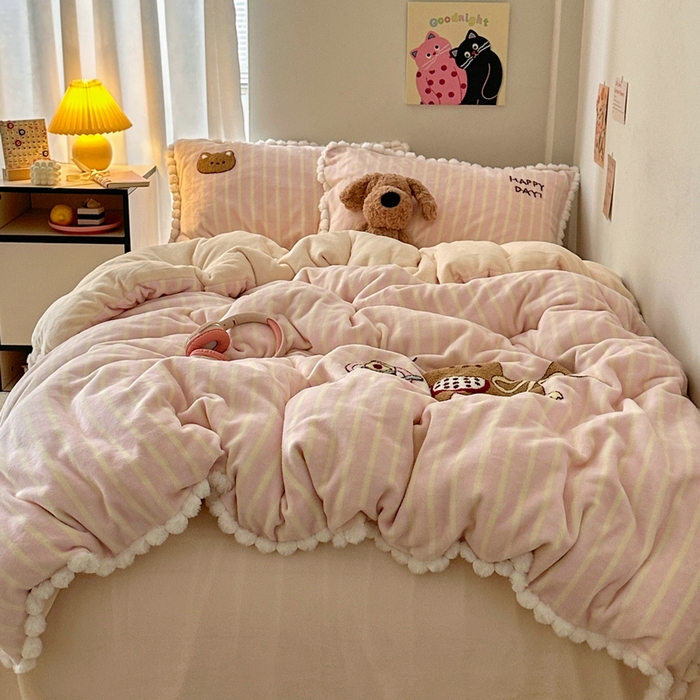 艾咪-Amy ntmy 2025新款可爱毛巾绣毛球款牛奶绒四件套-蛋糕猫咪 蛋糕猫咪-粉