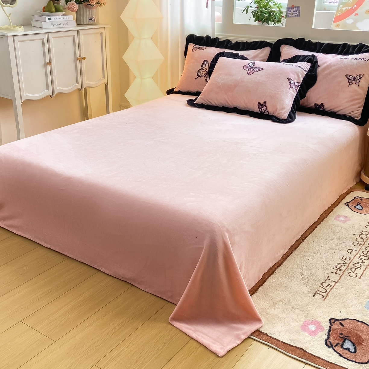 91家纺网 家纺一手货源 找家纺 （总）富之航家纺 2025新款小香风赫本风ins风大牌韩版大花边轻奢牛奶绒四件套