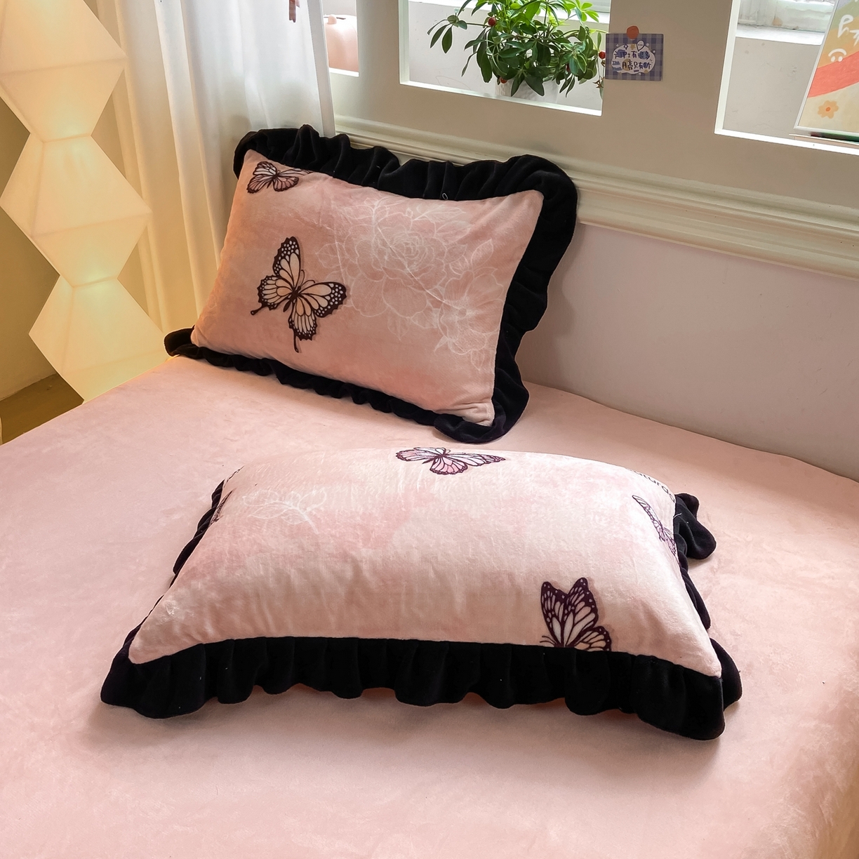 91家纺网 家纺一手货源 找家纺 （总）富之航家纺 2025新款小香风赫本风ins风大牌韩版大花边轻奢牛奶绒四件套