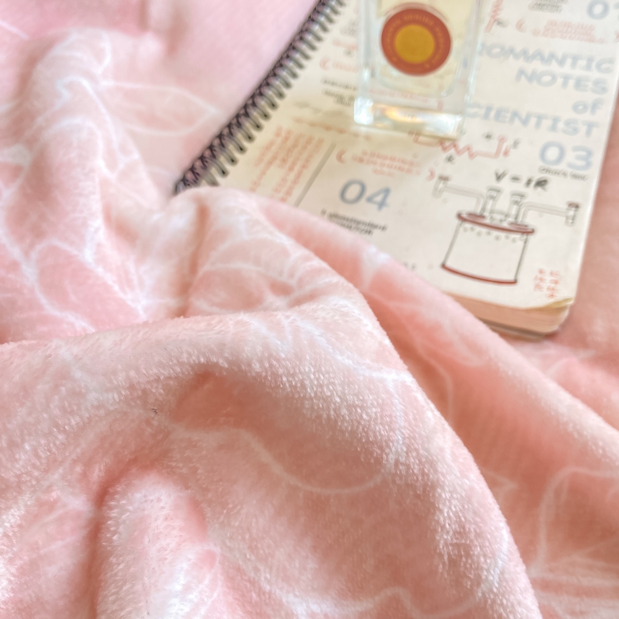 91家纺网 家纺一手货源 找家纺 （总）富之航家纺 2025新款小香风赫本风ins风大牌韩版大花边轻奢牛奶绒四件套