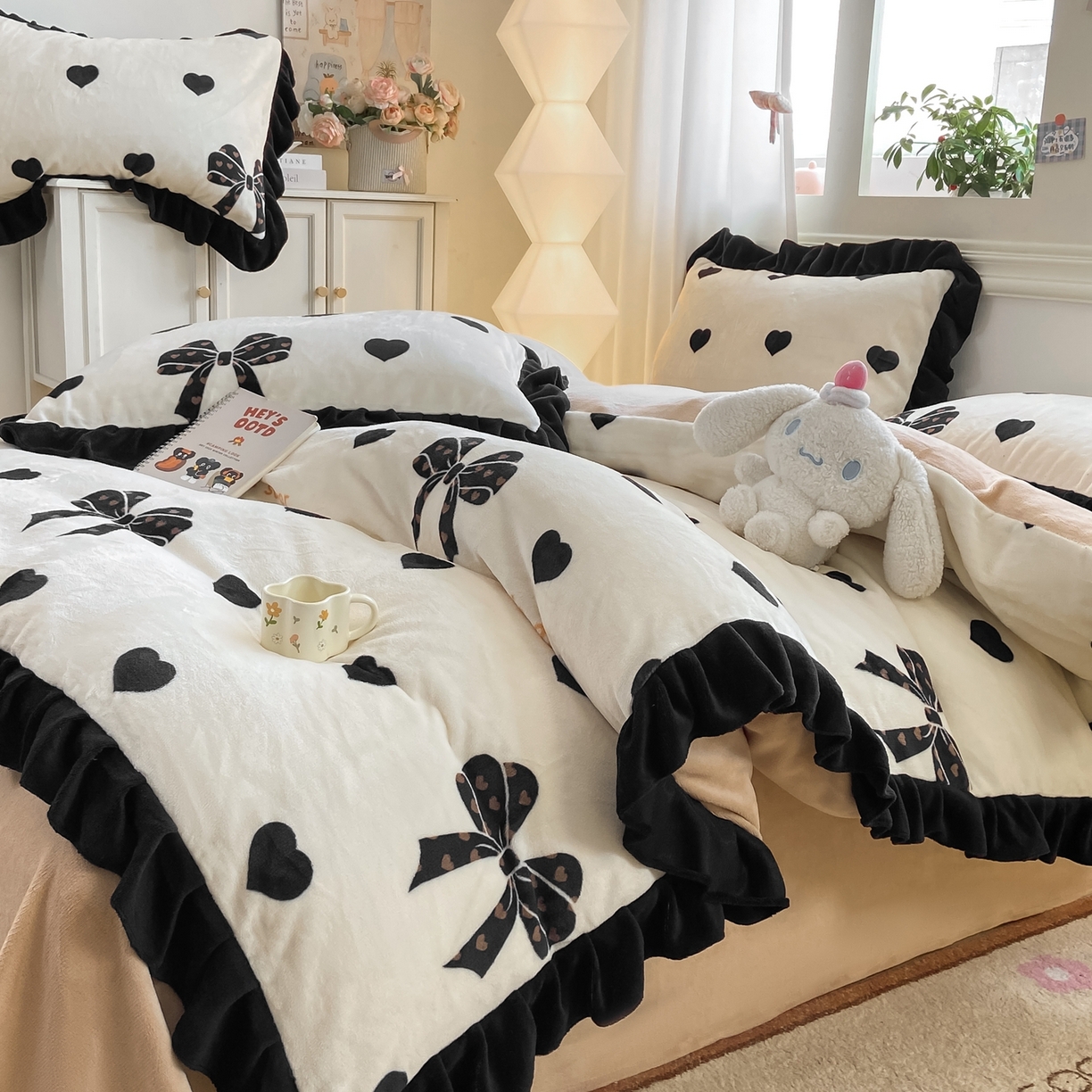 91家纺网 家纺一手货源 找家纺 富之航家纺 2025新款小香风赫本风ins风大牌韩版大花边轻奢牛奶绒四件套 黑糖