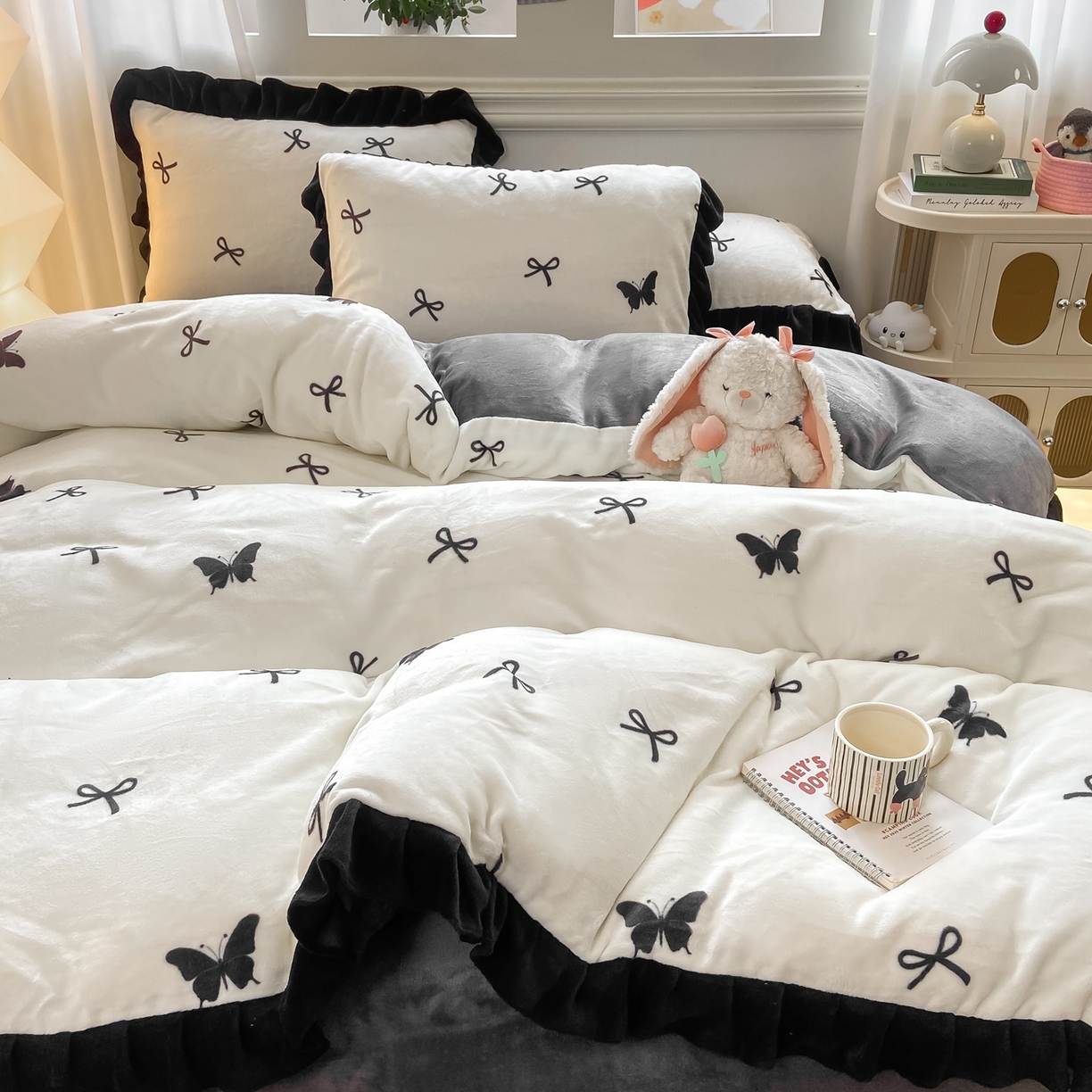 91家纺网 家纺一手货源 找家纺 富之航家纺 2025新款小香风赫本风ins风大牌韩版大花边轻奢牛奶绒四件套 蝶栖