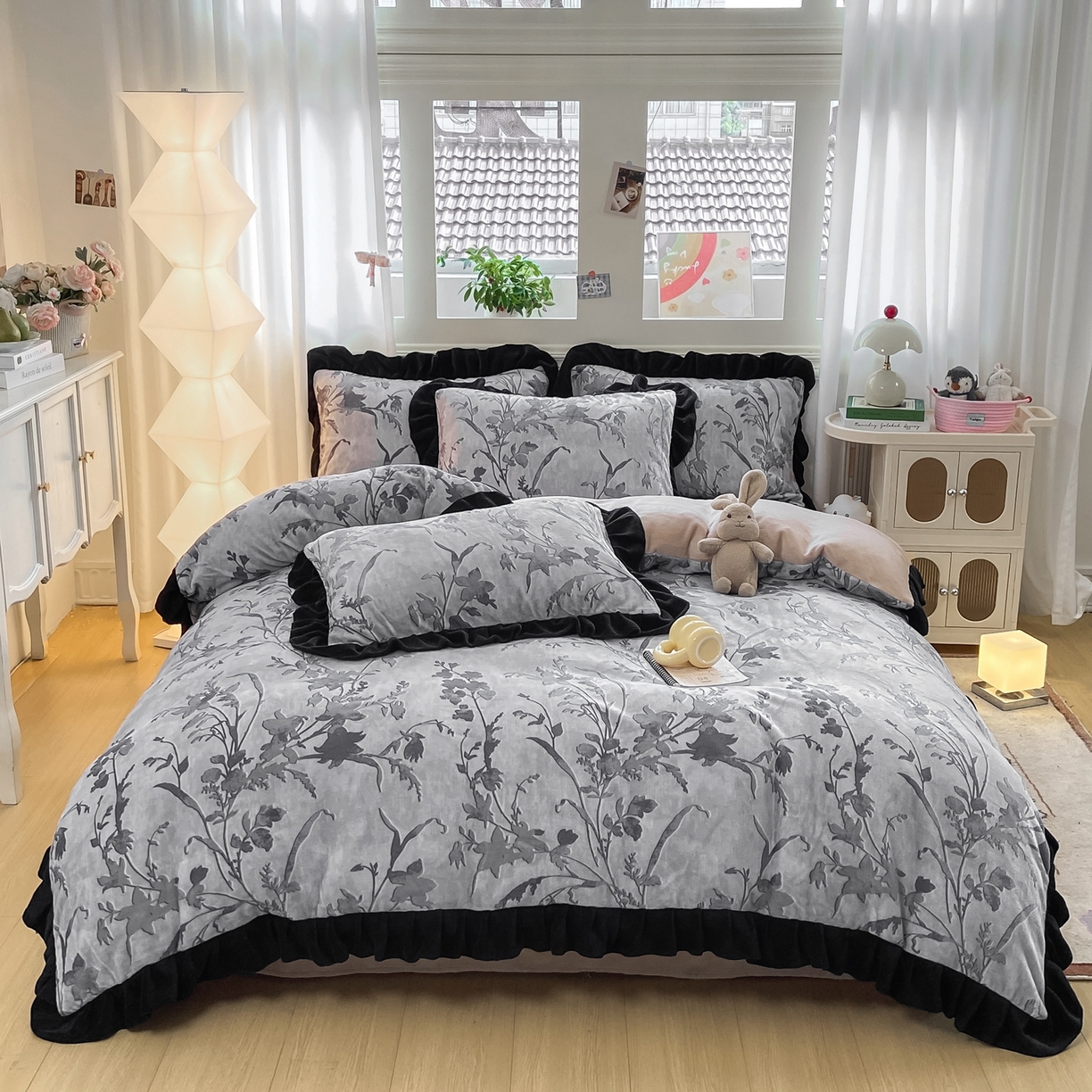 91家纺网 家纺一手货源 找家纺 富之航家纺 2025新款小香风赫本风ins风大牌韩版大花边轻奢牛奶绒四件套 眠语