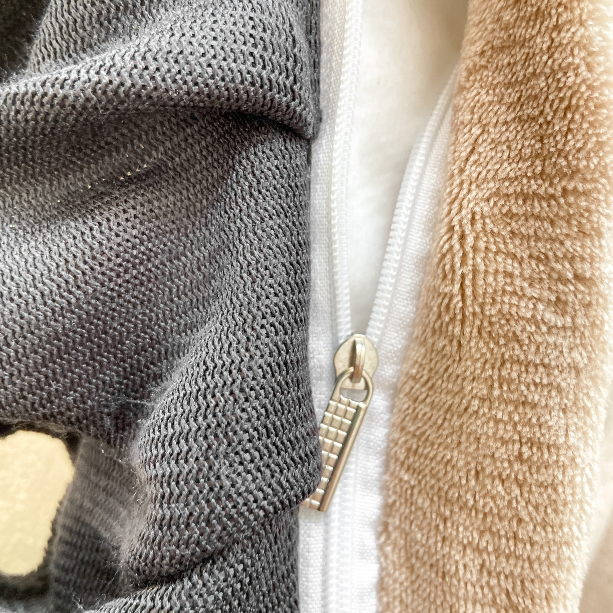 91家纺网 家纺一手货源 找家纺 富之航家纺 2025新款小香风赫本风ins风大牌韩版大花边轻奢牛奶绒四件套 黑糖