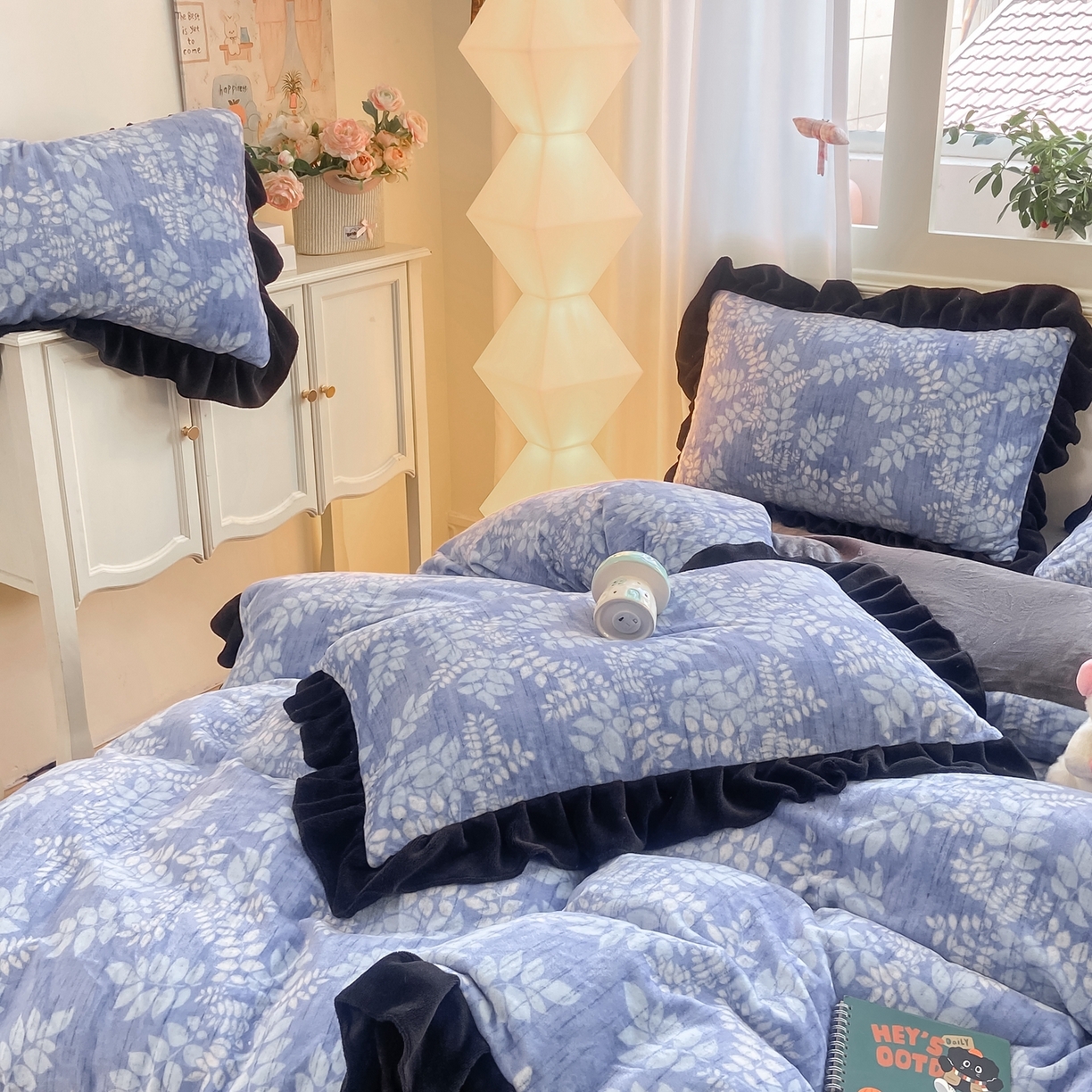 91家纺网 家纺一手货源 找家纺 富之航家纺 2025新款小香风赫本风ins风大牌韩版大花边轻奢牛奶绒四件套 叶叙