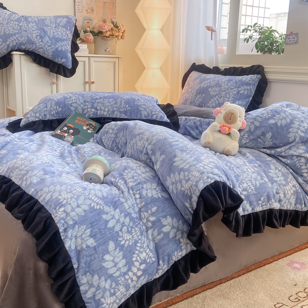 91家纺网 家纺一手货源 找家纺 富之航家纺 2025新款小香风赫本风ins风大牌韩版大花边轻奢牛奶绒四件套 叶叙