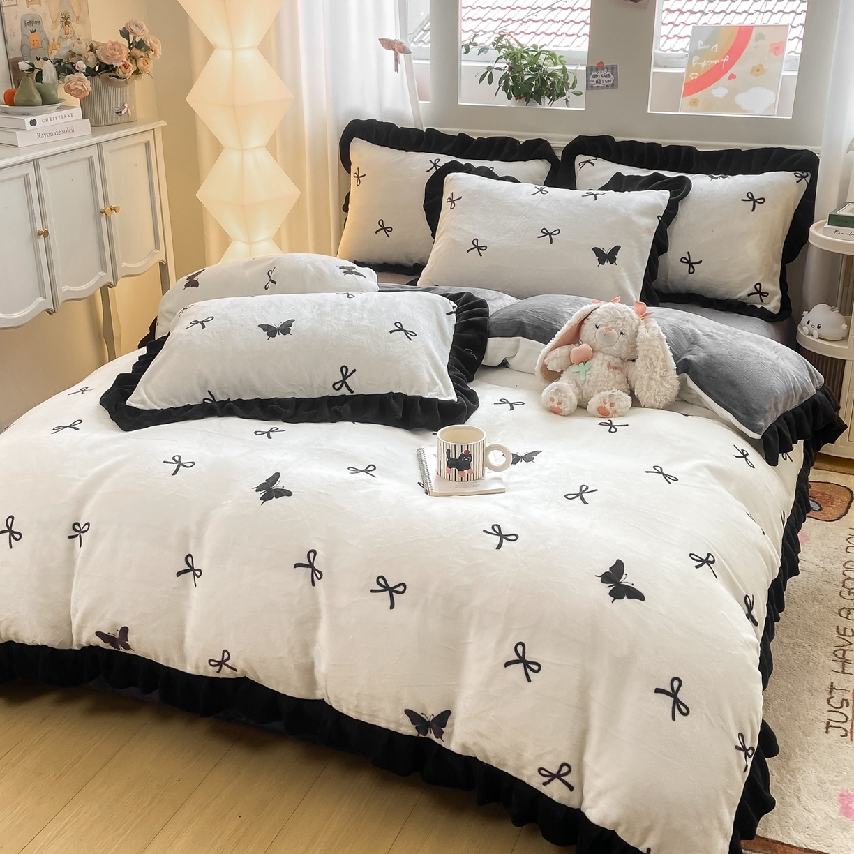 91家纺网 家纺一手货源 找家纺 富之航家纺 2025新款小香风赫本风ins风大牌韩版大花边轻奢牛奶绒四件套 蝶栖