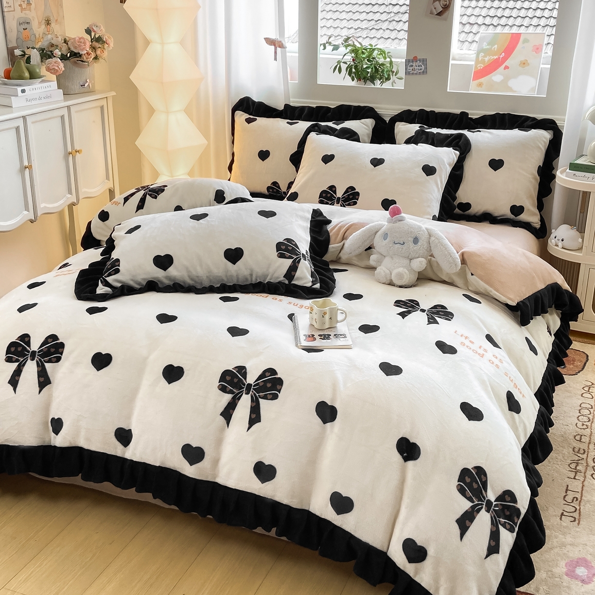 91家纺网 家纺一手货源 找家纺 富之航家纺 2025新款小香风赫本风ins风大牌韩版大花边轻奢牛奶绒四件套 黑糖