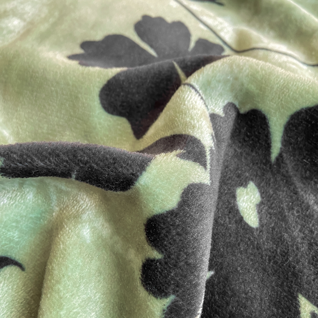 91家纺网 家纺一手货源 找家纺 富之航家纺 2025新款小香风赫本风ins风大牌韩版大花边轻奢牛奶绒四件套 游园-绿