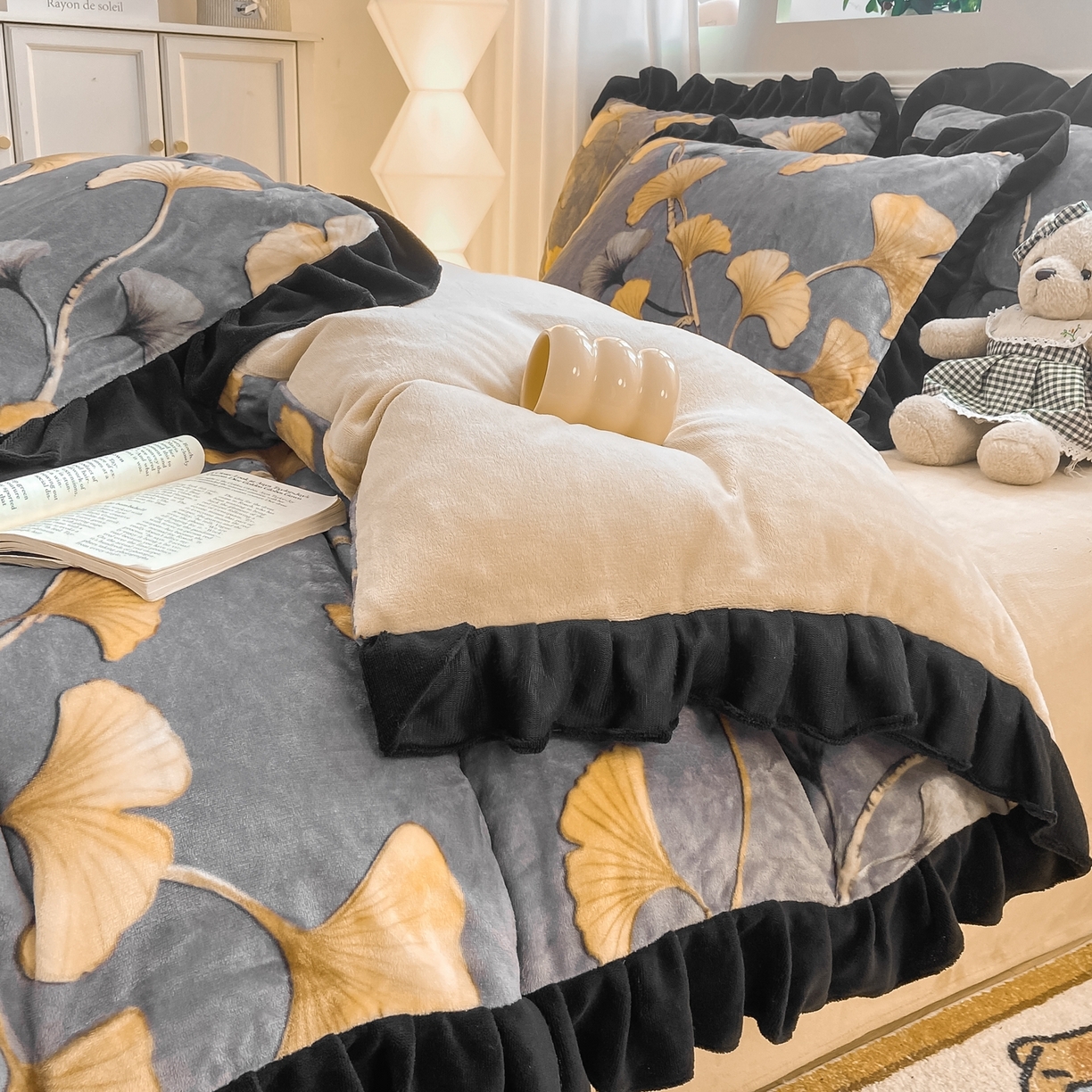 91家纺网 家纺一手货源 找家纺 富之航家纺 2025新款小香风赫本风ins风大牌韩版大花边轻奢牛奶绒四件套 慕秋