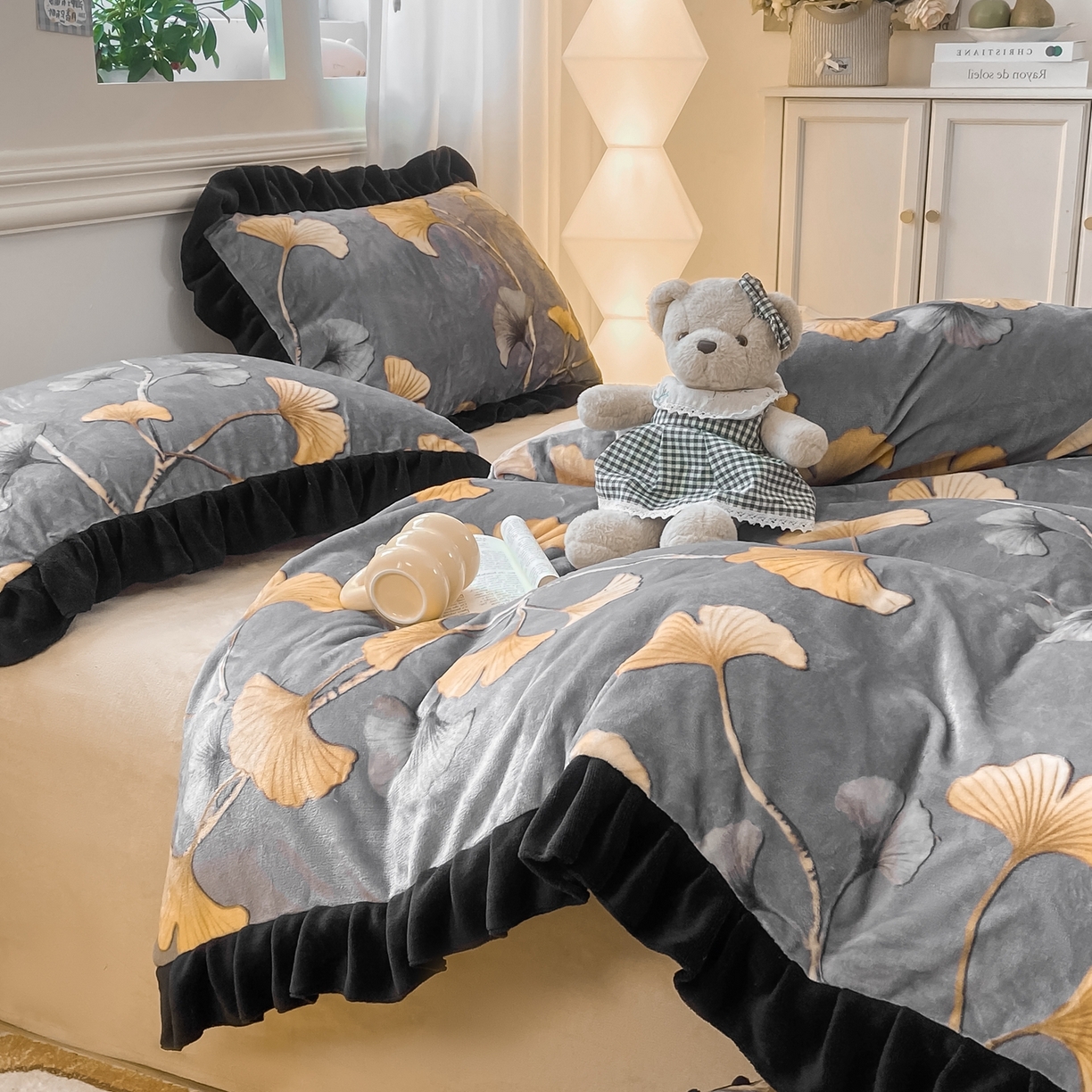 91家纺网 家纺一手货源 找家纺 富之航家纺 2025新款小香风赫本风ins风大牌韩版大花边轻奢牛奶绒四件套 慕秋