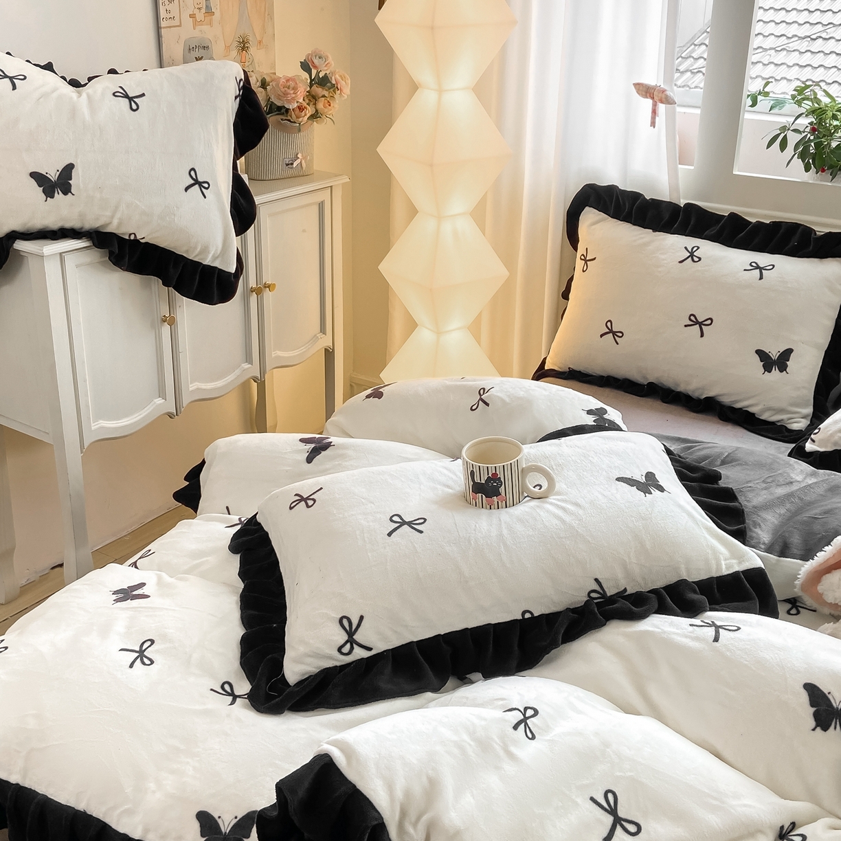 91家纺网 家纺一手货源 找家纺 富之航家纺 2025新款小香风赫本风ins风大牌韩版大花边轻奢牛奶绒四件套 蝶栖