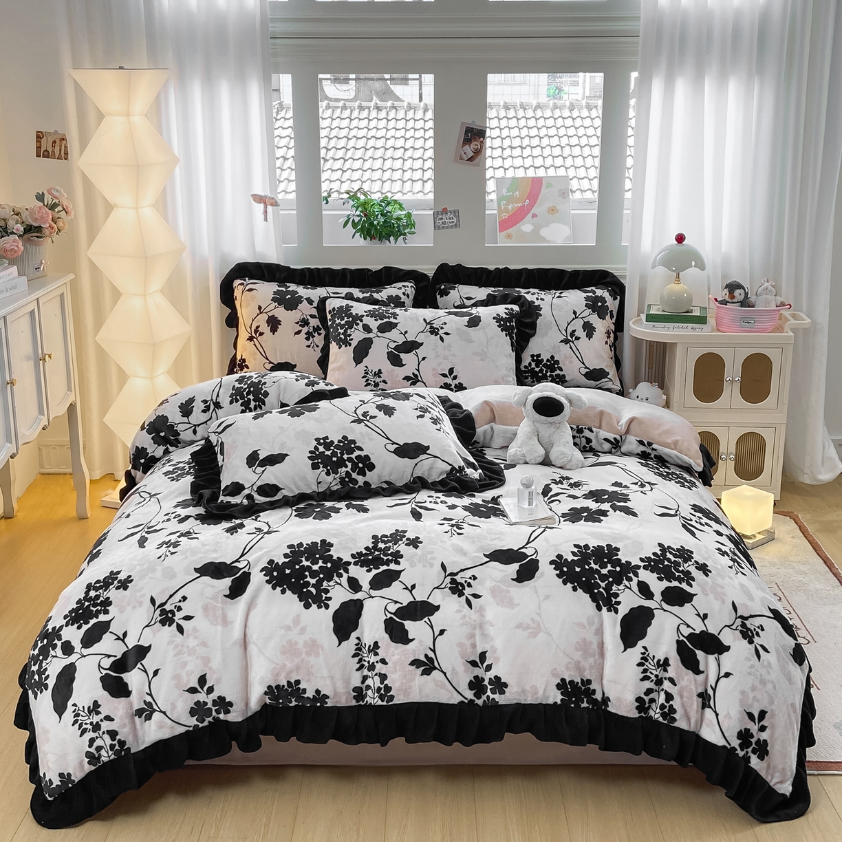 91家纺网 家纺一手货源 找家纺 富之航家纺 2025新款小香风赫本风ins风大牌韩版大花边轻奢牛奶绒四件套 游园-白