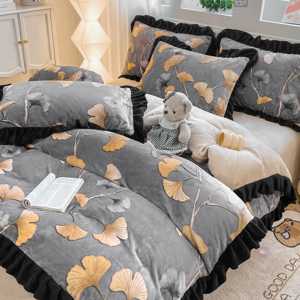 91家纺网 家纺一手货源 找家纺 富之航家纺 2025新款小香风赫本风ins风大牌韩版大花边轻奢牛奶绒四件套 慕秋