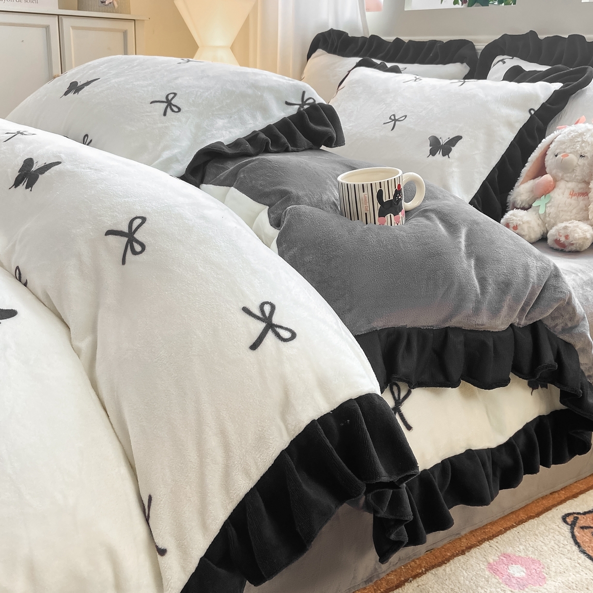 91家纺网 家纺一手货源 找家纺 富之航家纺 2025新款小香风赫本风ins风大牌韩版大花边轻奢牛奶绒四件套 蝶栖