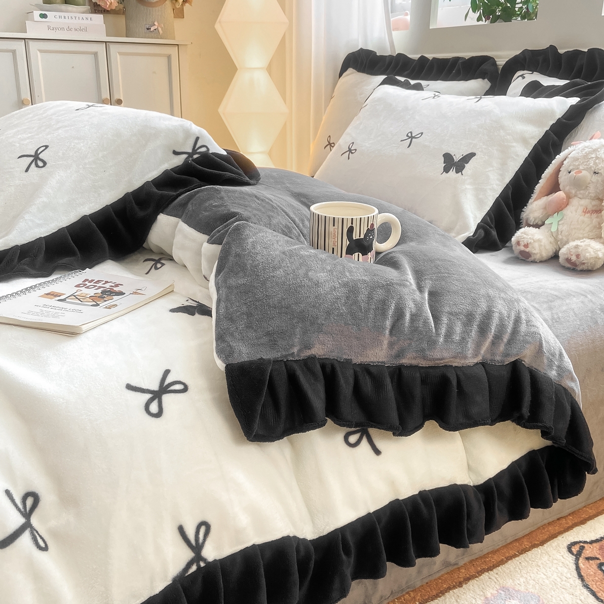 91家纺网 家纺一手货源 找家纺 富之航家纺 2025新款小香风赫本风ins风大牌韩版大花边轻奢牛奶绒四件套 蝶栖