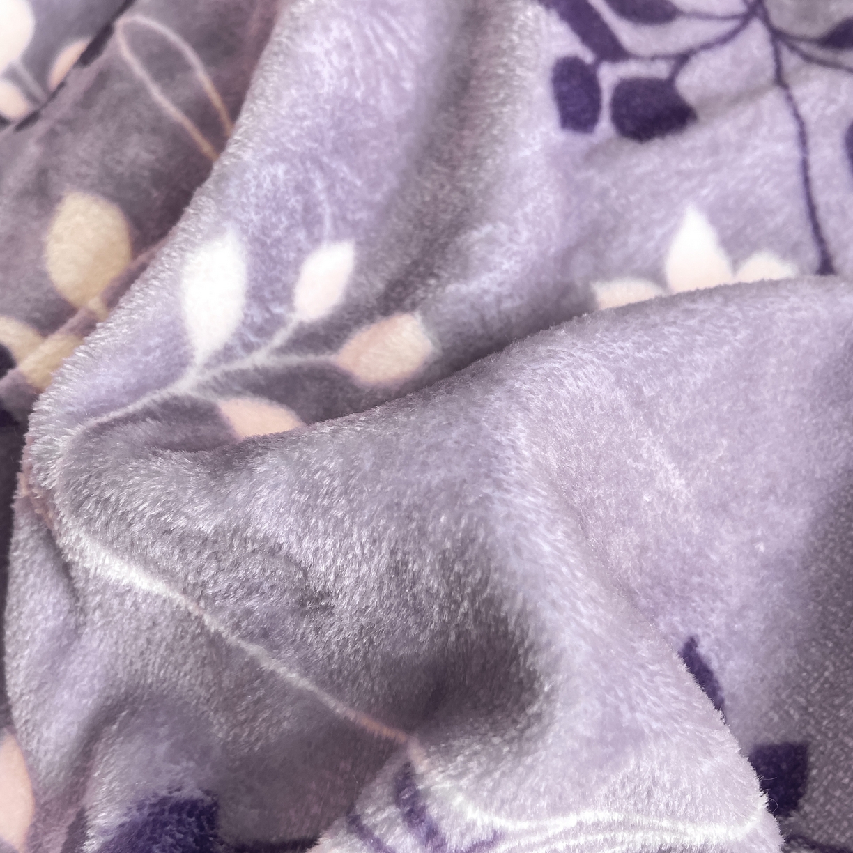 91家纺网 家纺一手货源 找家纺 富之航家纺 2025新款小香风赫本风ins风大牌韩版大花边轻奢牛奶绒四件套 紫萝