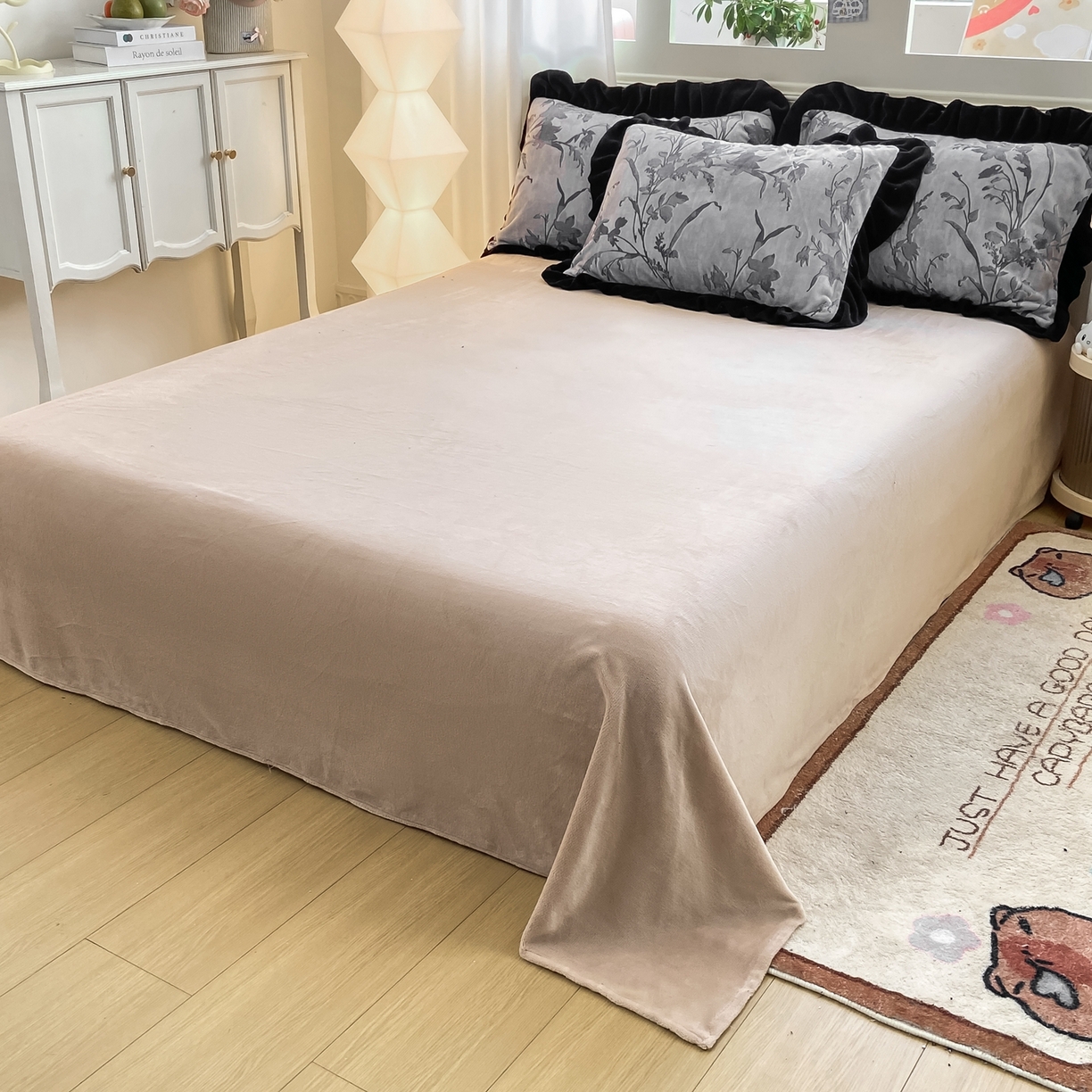 91家纺网 家纺一手货源 找家纺 富之航家纺 2025新款小香风赫本风ins风大牌韩版大花边轻奢牛奶绒四件套 眠语