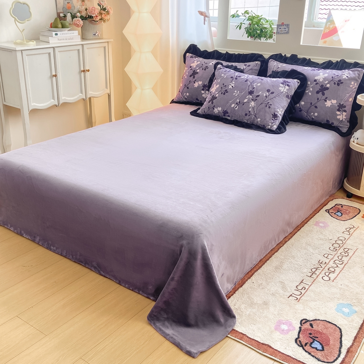 91家纺网 家纺一手货源 找家纺 富之航家纺 2025新款小香风赫本风ins风大牌韩版大花边轻奢牛奶绒四件套 紫萝