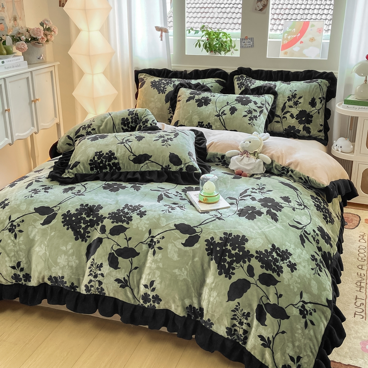 91家纺网 家纺一手货源 找家纺 富之航家纺 2025新款小香风赫本风ins风大牌韩版大花边轻奢牛奶绒四件套 游园-绿