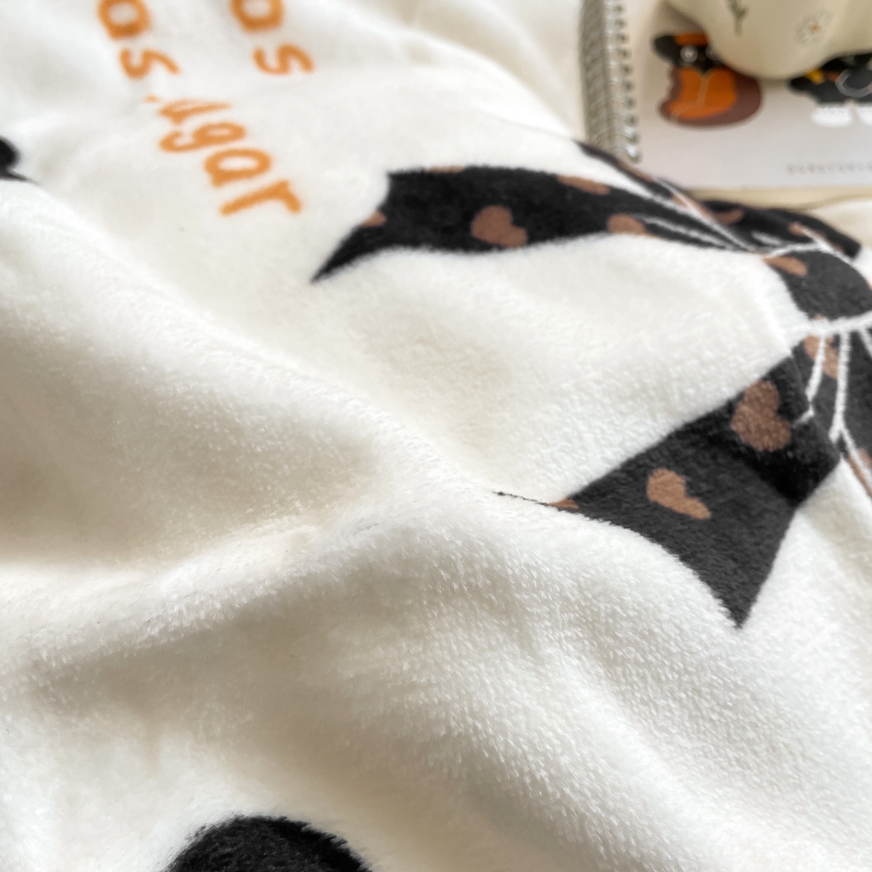 91家纺网 家纺一手货源 找家纺 富之航家纺 2025新款小香风赫本风ins风大牌韩版大花边轻奢牛奶绒四件套 黑糖