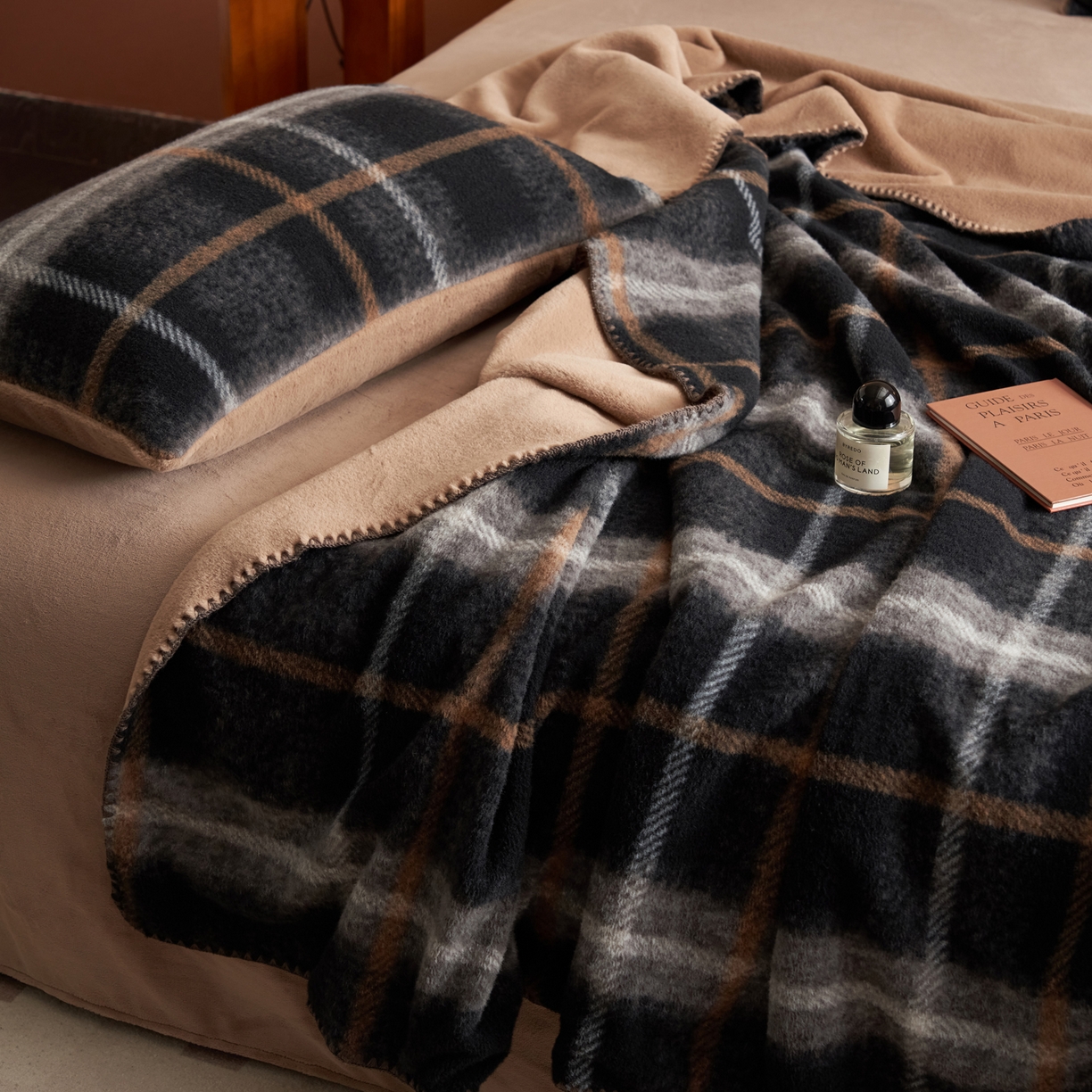 91家纺网 家纺一手货源 找家纺 （总）晨曦家纺 2025新款仿生羊毛绒毛毯沙发盖毯办公室午睡毯四季毯