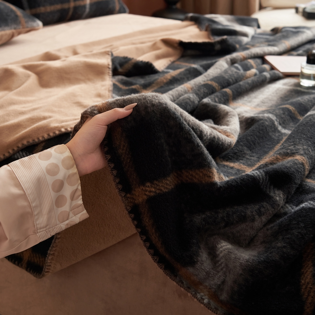 91家纺网 家纺一手货源 找家纺 （总）晨曦家纺 2025新款仿生羊毛绒毛毯沙发盖毯办公室午睡毯四季毯