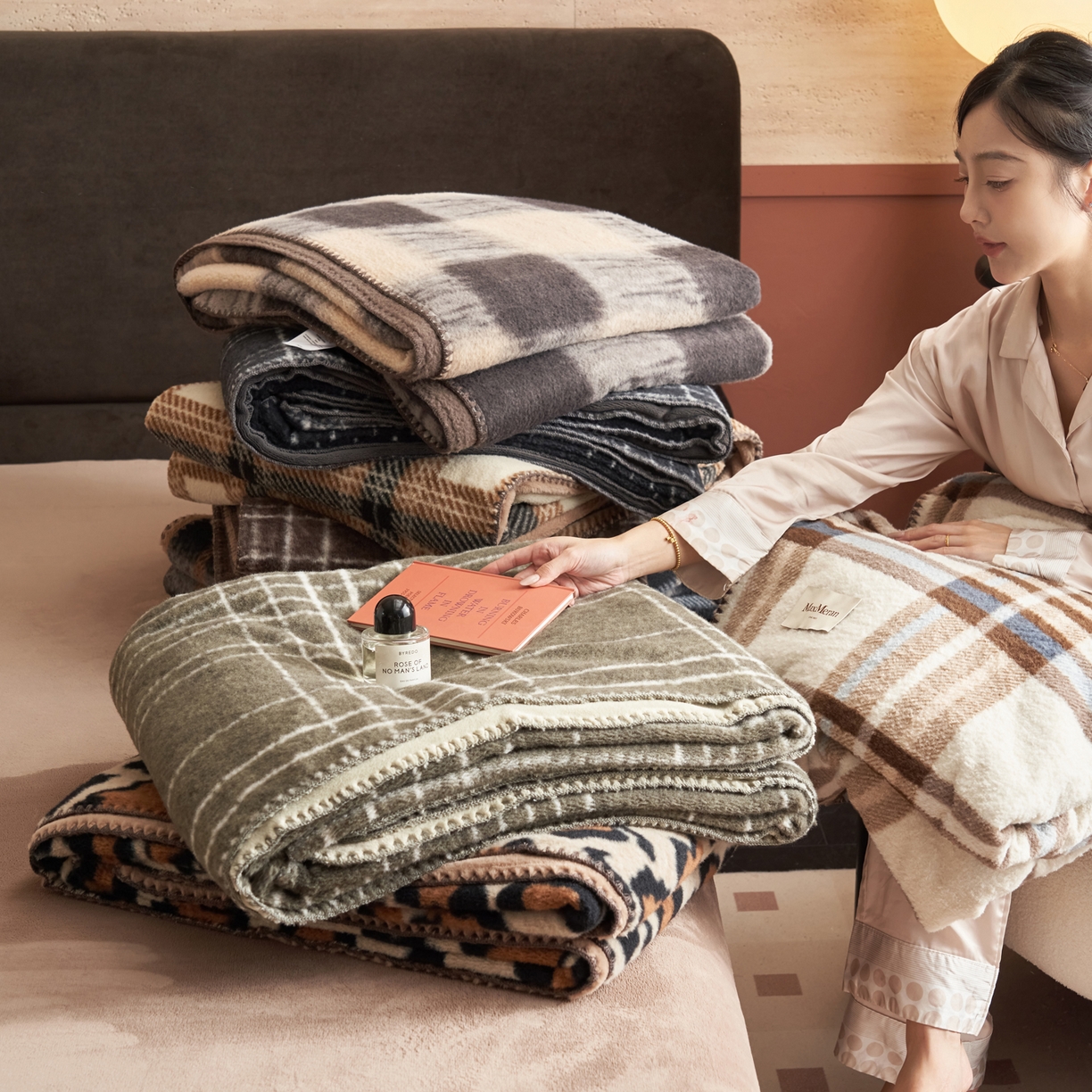 91家纺网 家纺一手货源 找家纺 （总）晨曦家纺 2025新款仿生羊毛绒毛毯沙发盖毯办公室午睡毯四季毯