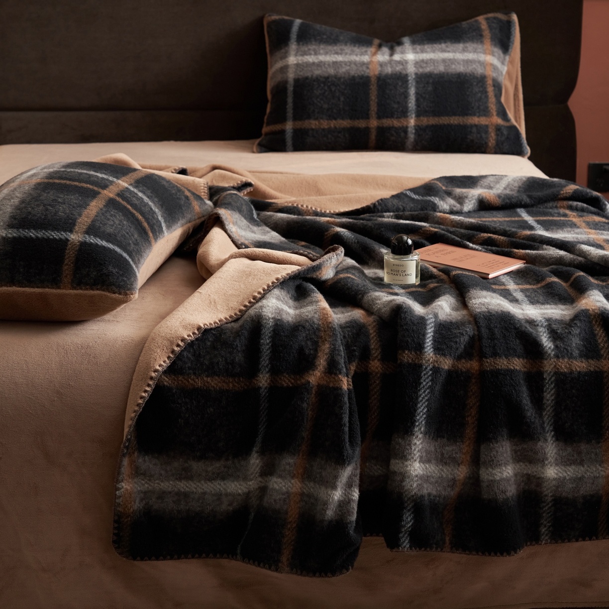 91家纺网 家纺一手货源 找家纺 （总）晨曦家纺 2025新款仿生羊毛绒毛毯沙发盖毯办公室午睡毯四季毯