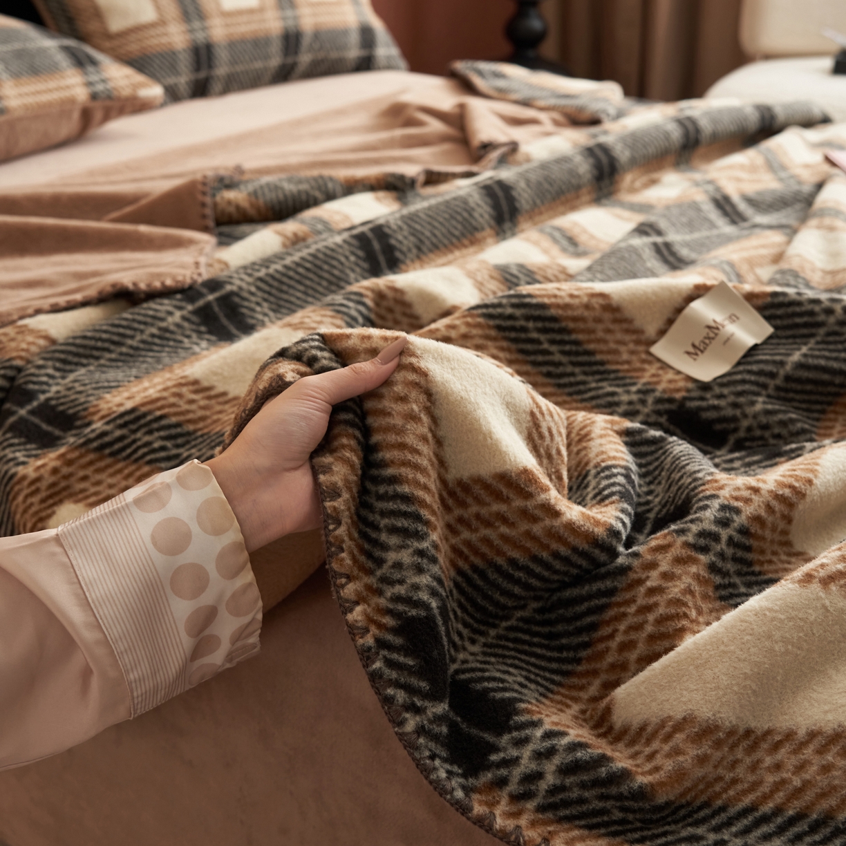 91家纺网 家纺一手货源 找家纺 晨曦家纺 2025新款仿生羊毛绒毛毯沙发盖毯办公室午睡毯四季毯 马伦咖