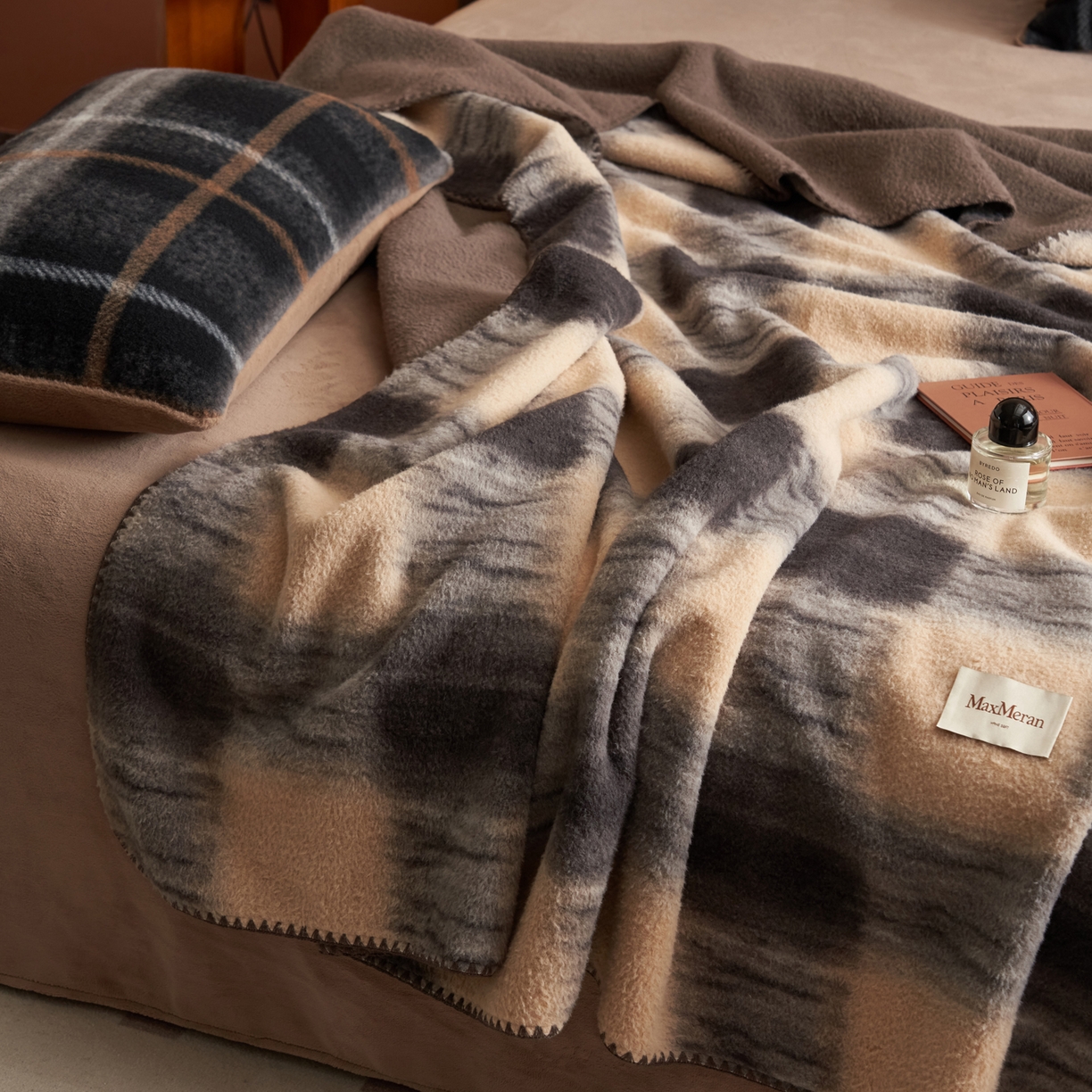 91家纺网 家纺一手货源 找家纺 晨曦家纺 2025新款仿生羊毛绒毛毯沙发盖毯办公室午睡毯四季毯 漫眠