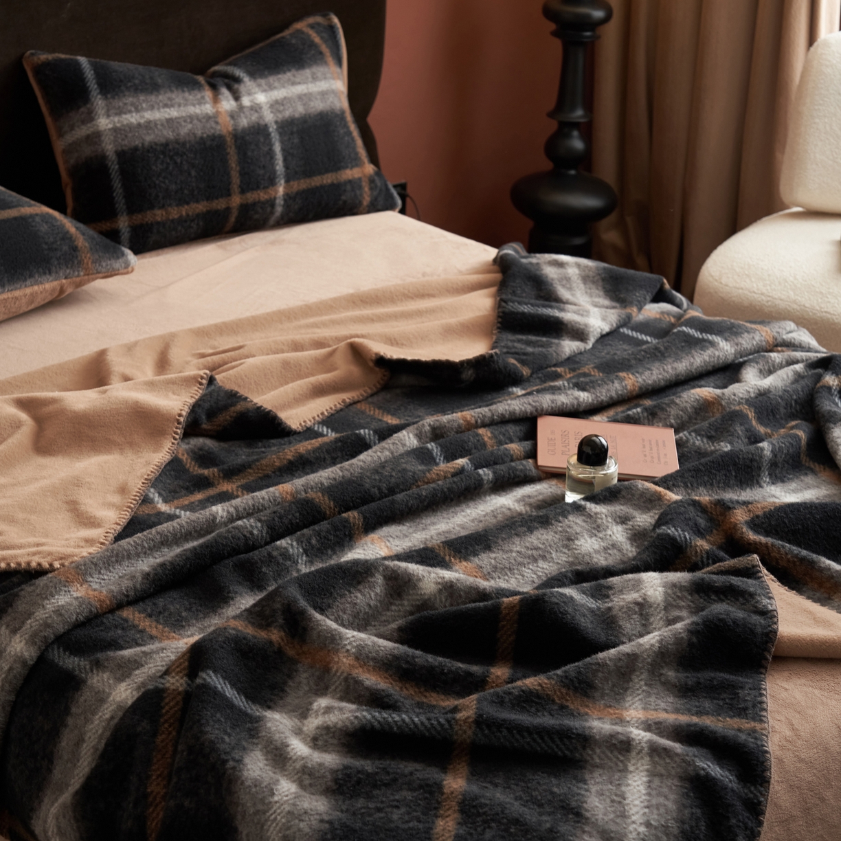 91家纺网 家纺一手货源 找家纺 晨曦家纺 2025新款仿生羊毛绒毛毯沙发盖毯办公室午睡毯四季毯 暗格棕调