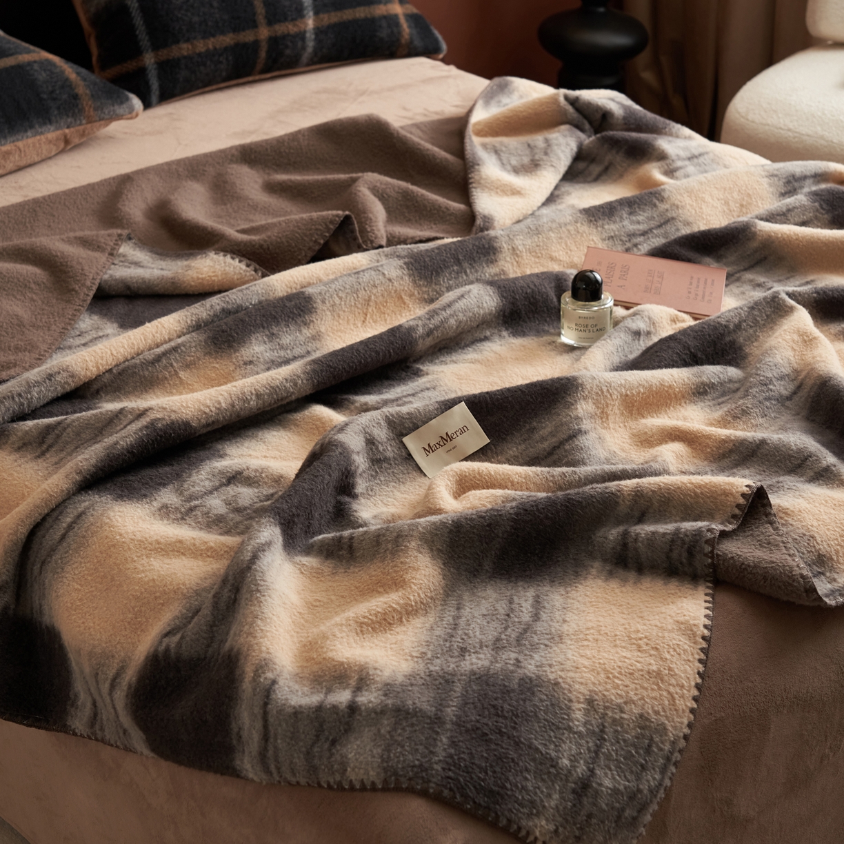 91家纺网 家纺一手货源 找家纺 晨曦家纺 2025新款仿生羊毛绒毛毯沙发盖毯办公室午睡毯四季毯 漫眠