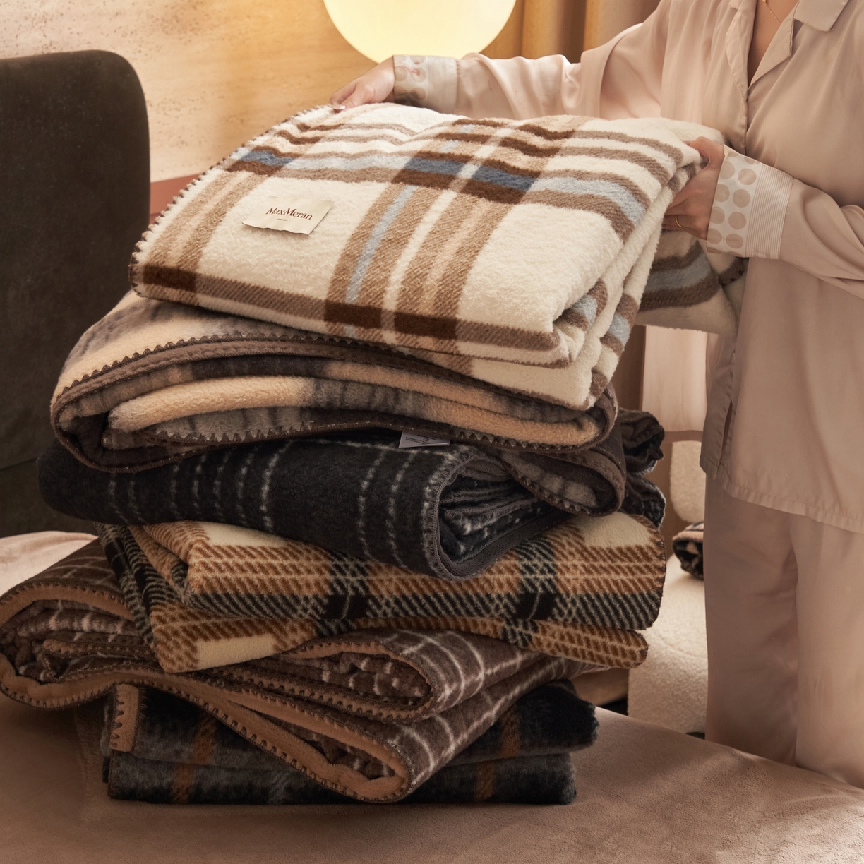 91家纺网 家纺一手货源 找家纺 晨曦家纺 2025新款仿生羊毛绒毛毯沙发盖毯办公室午睡毯四季毯 组合图