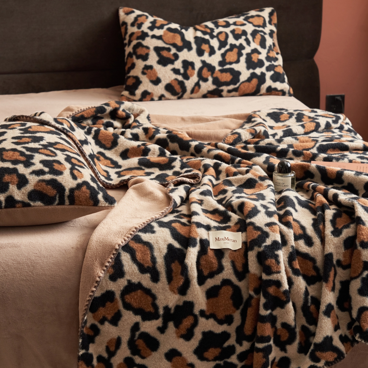 91家纺网 家纺一手货源 找家纺 晨曦家纺 2025新款仿生羊毛绒毛毯沙发盖毯办公室午睡毯四季毯 豹影织眠