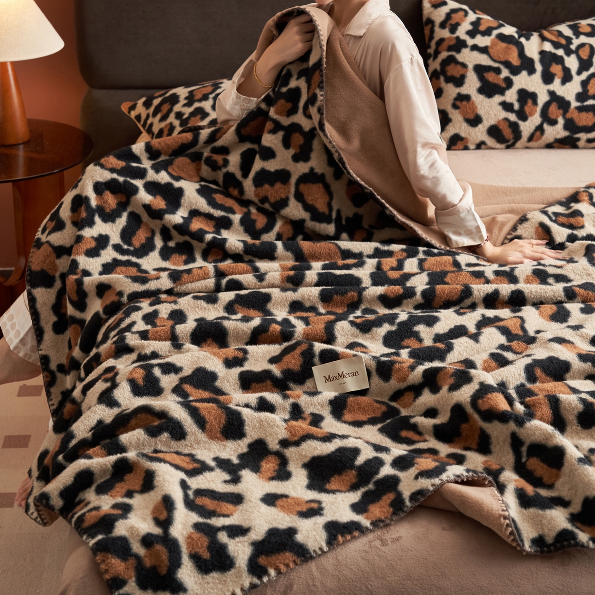 91家纺网 家纺一手货源 找家纺 晨曦家纺 2025新款仿生羊毛绒毛毯沙发盖毯办公室午睡毯四季毯 豹影织眠