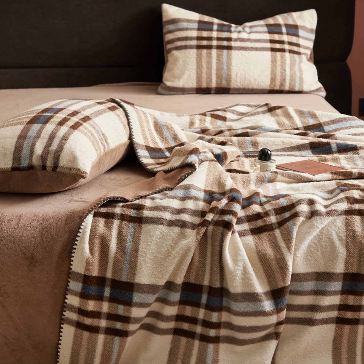 91家纺网 家纺一手货源 找家纺 晨曦家纺 2025新款仿生羊毛绒毛毯沙发盖毯办公室午睡毯四季毯 摩卡格影