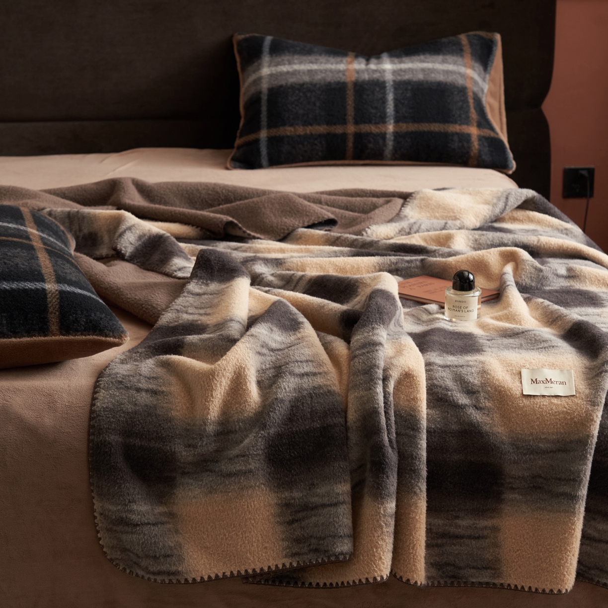 91家纺网 家纺一手货源 找家纺 晨曦家纺 2025新款仿生羊毛绒毛毯沙发盖毯办公室午睡毯四季毯 漫眠