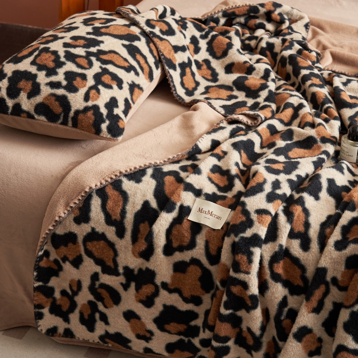 91家纺网 家纺一手货源 找家纺 晨曦家纺 2025新款仿生羊毛绒毛毯沙发盖毯办公室午睡毯四季毯 豹影织眠