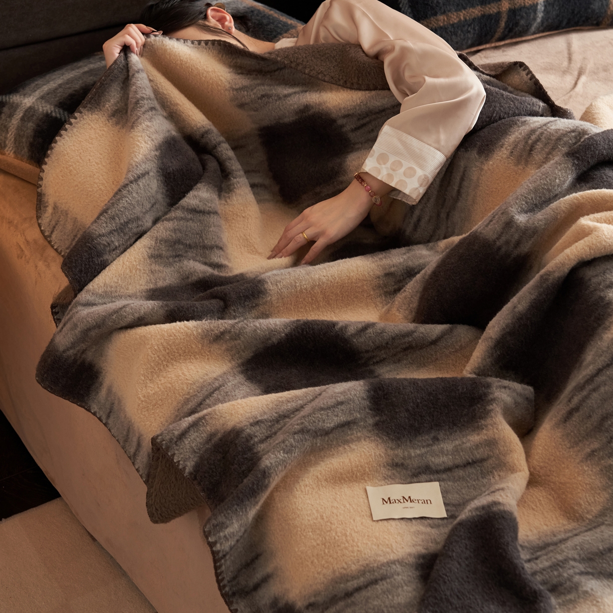 91家纺网 家纺一手货源 找家纺 晨曦家纺 2025新款仿生羊毛绒毛毯沙发盖毯办公室午睡毯四季毯 漫眠