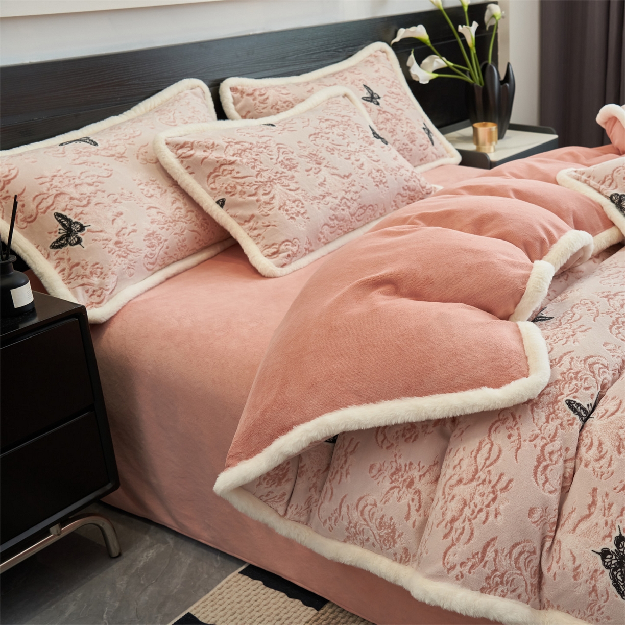 91家纺网 家纺一手货源 找家纺 金鹰 2025新款烂花兔毛包边四件套牛奶绒四件套提花套件 蝴蝶梦